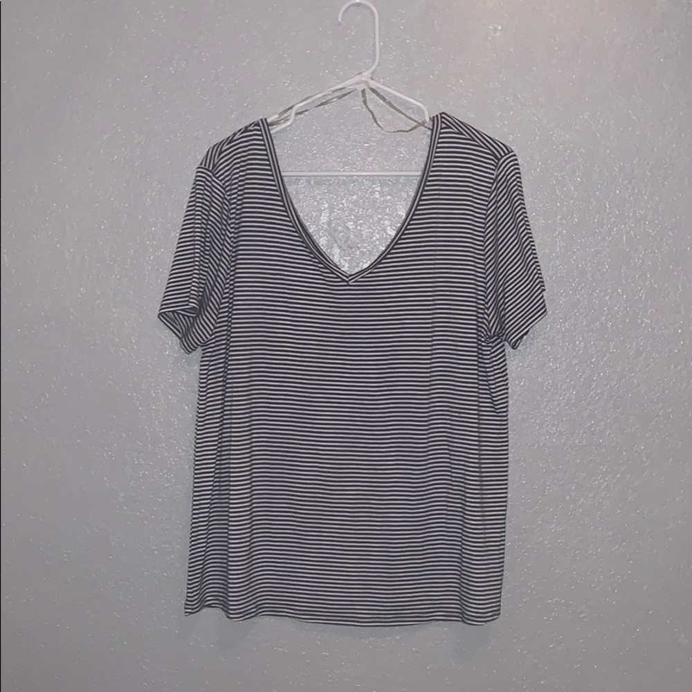 V neck tee
